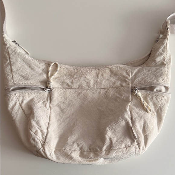 Slouchy Sling Bag 6L - Picture 3 of 4